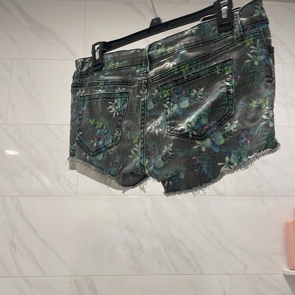 Stitch Jean Shorts - Picture 2 of 3